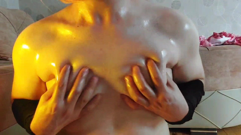 Kitty_Cross: Sborro con un massaggio con olio