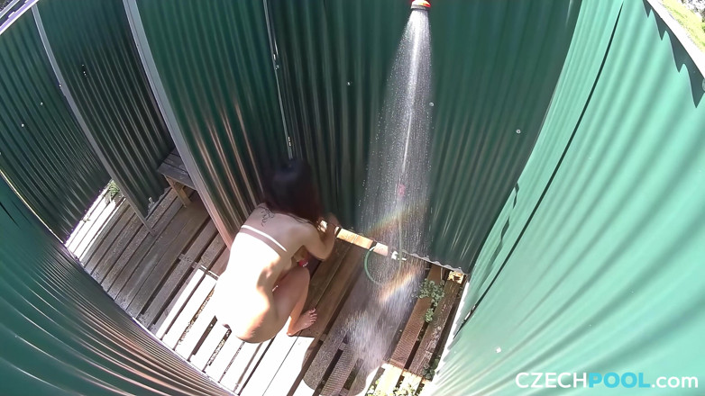 Czech Pool: Czech Pool 32 Amateur Shower Tease