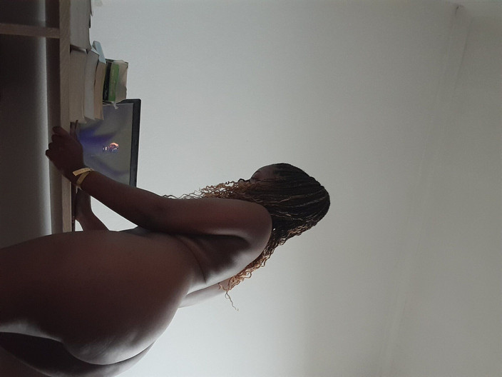 Bubbling_booty: Yoooh була на роботі, така збуджена щаслива Bubbling_booty не забула свій ділдо вдома сама з собою