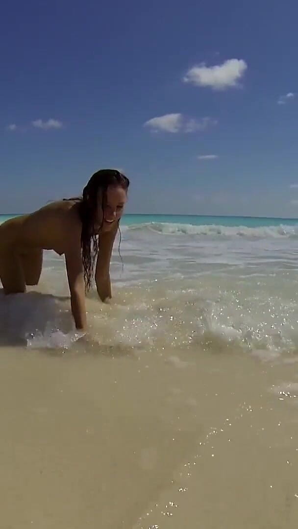Watch4beauty: Greetings From Holiday
