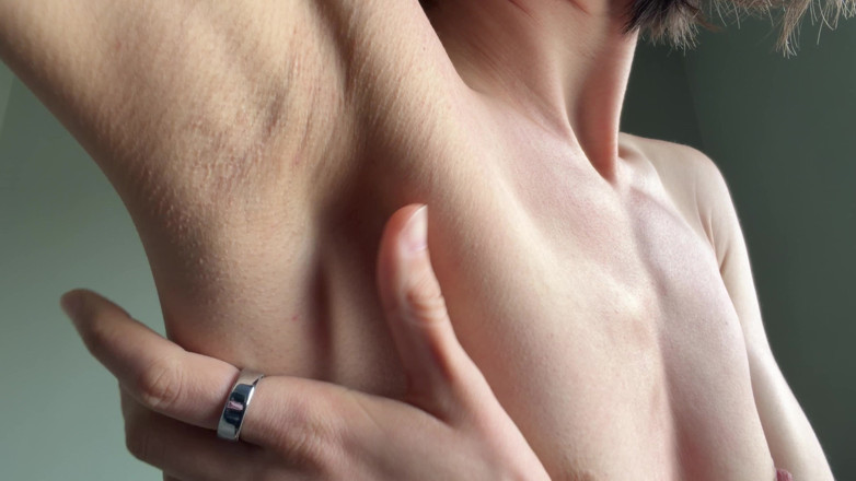 Ms_Emmy_Lynn: Close-up Hollow Shaved Armpits with Small Tits