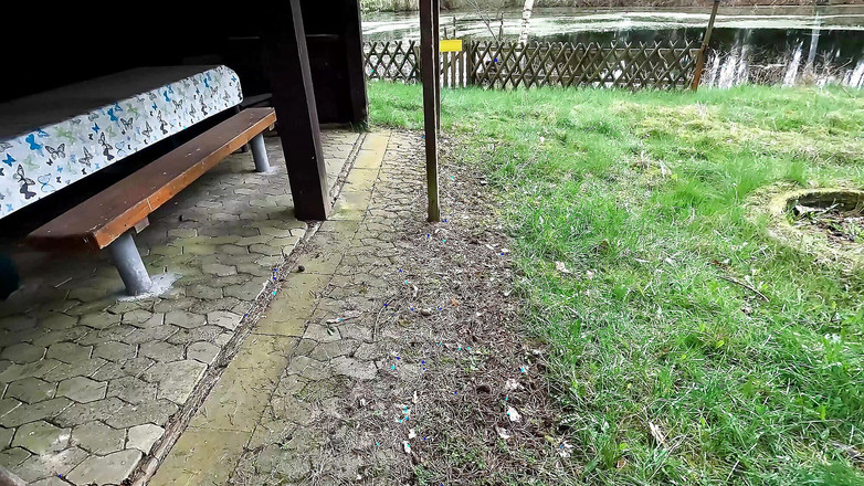 Bouncy Tits Action: Шлепанье ошенек в хижине для барбекю