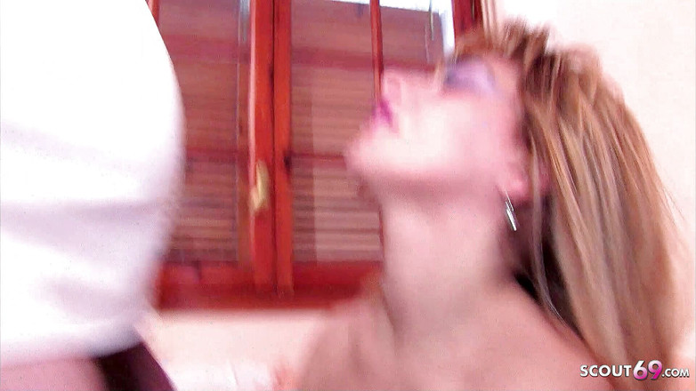 Full porn collection: Orta yaşlı seksi kadın Martina mastürbasyon yaparken yakalandı ve götten...