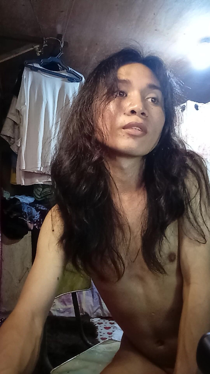 Reynaldo6: Seksi ve güzel genç kraliçe babasını sikmeyi seviyor