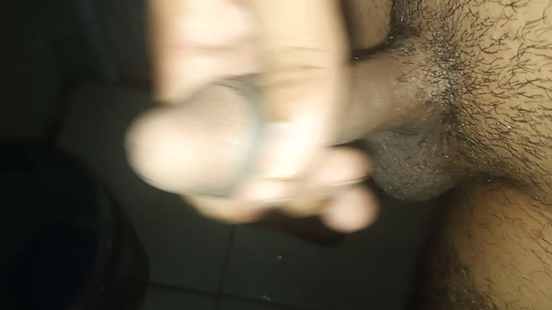 Cute boy jerks off: Hombre Delgado Se Toma Su Tiempo Para Tocarse En El...