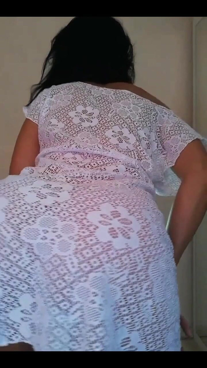 Aliahkey: 你喜欢我的衣服还是什么？