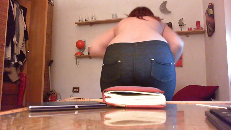 Nicoletta Embassi: Tonton Saya Memakai