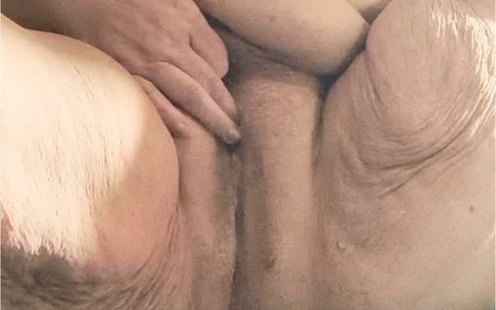 HerculesnVENUS: 새 컴퓨터 의자에 앉아 사방에 사정할 때까지 보지를 먹어