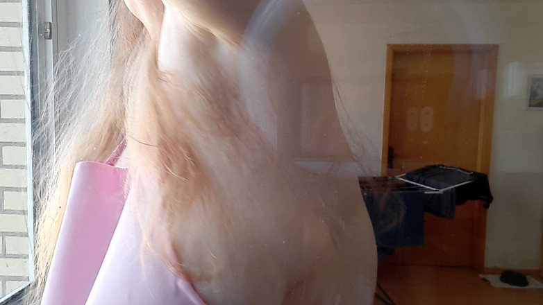 Curly_Dreams: La sexy casalinga parte 1 presentazione