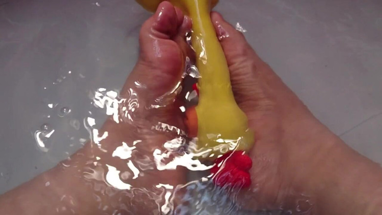 DanaDom20: Playing in the water mith my feet