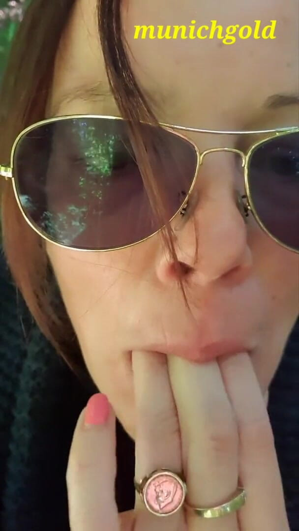Munichgold: My first pee video outdoor