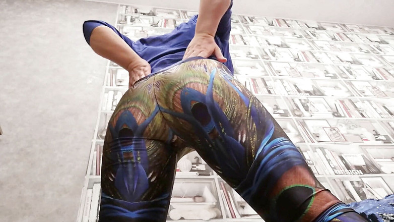 Dream Factory: Поклонение заднице в синих леггинсах