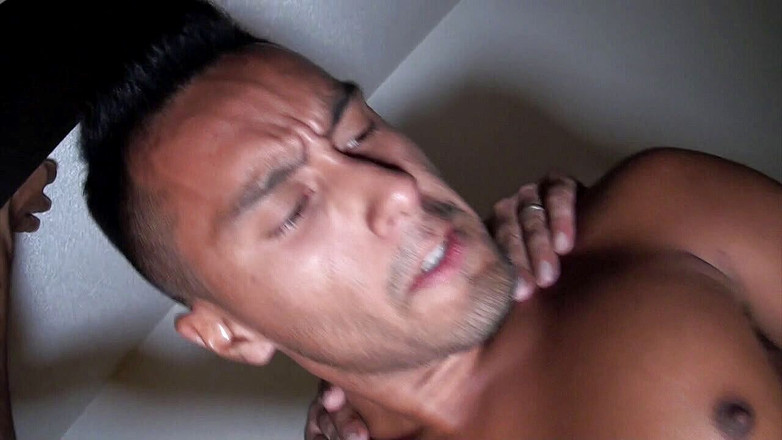 YOUNG FUCKED BY OLDER: Sexy latina twink follada por papi por diversión