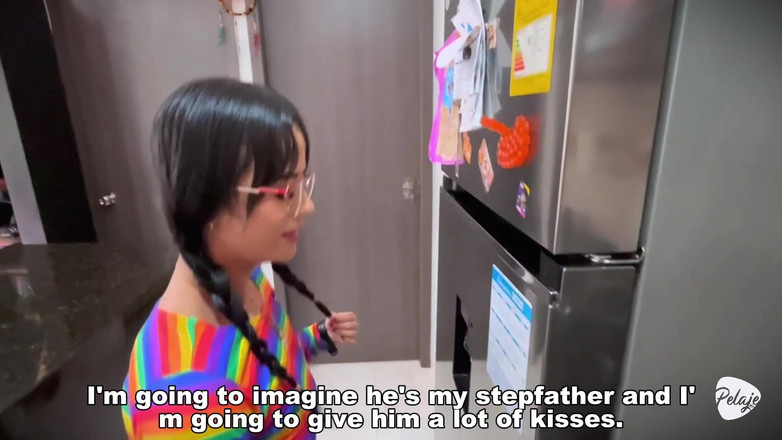 Pelaje mix: 나는 내 의붓딸이 부엌에서 자위하는 걸 발견했고, 그녀는 내 굵은 성기를 생각하고 있다고 고백했다.