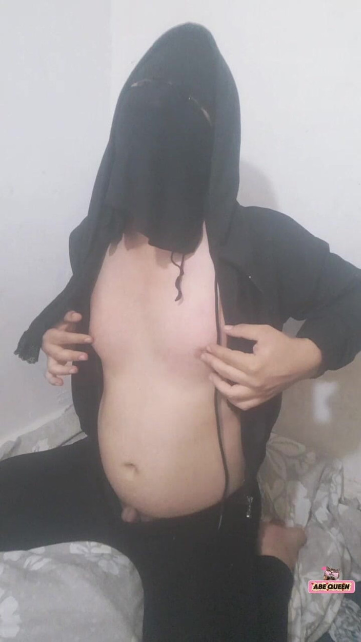Salma Niqab: Господиня арабський транссексуал Сальма ледібой грає з жорсткими цицьками