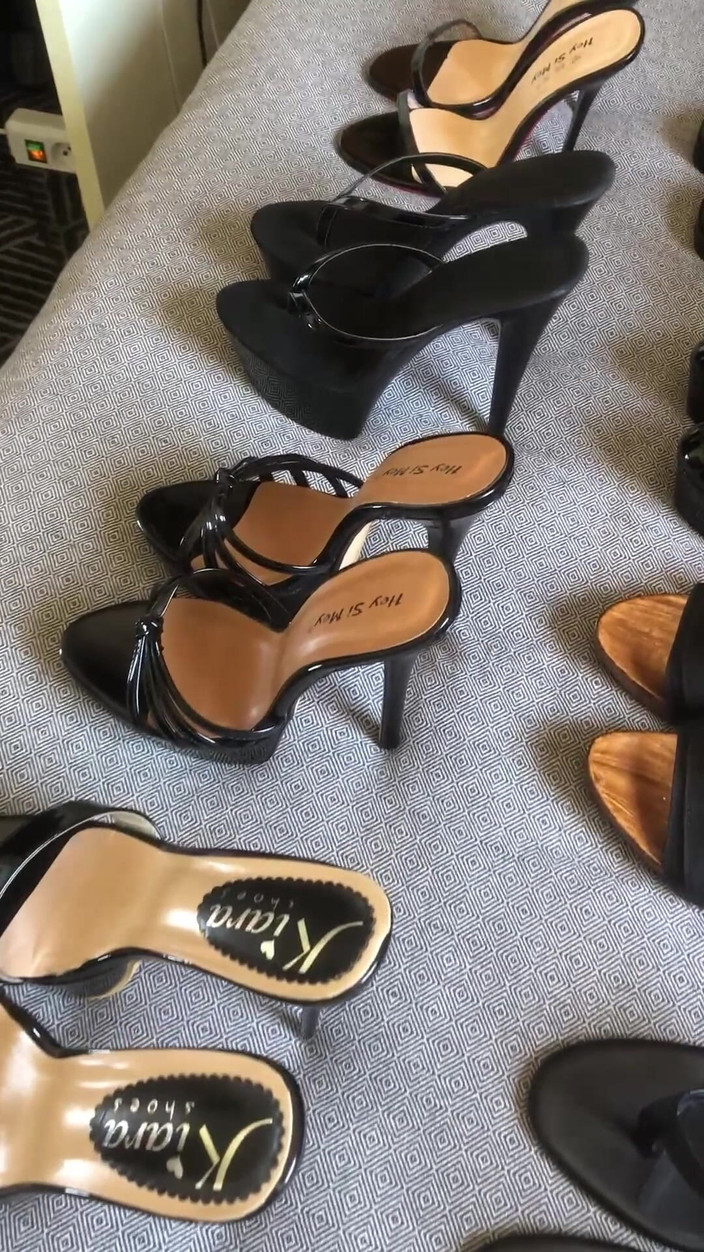 Andreina Naty: Istri nakal ini lagi asik ngentot kaki dan pantat bahenolnya