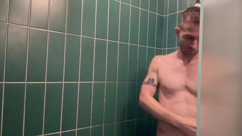 Brady Massage: I Give Myself a Good Wank in My Friend's Shower