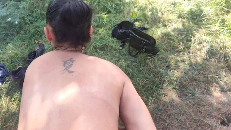 Irochka3008: Nudo vicino al fiume in pubblico, orgasmo sessuale