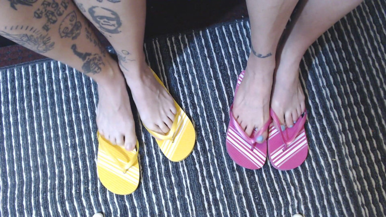 Abby Anna: Dvojitá flip flop foot fetiš hra