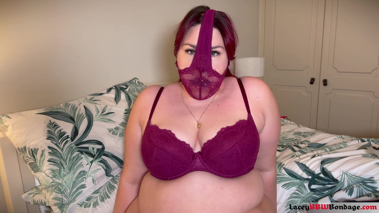 Lacey BBW Bondage: Passione viola: pantyhood e purple gag extravaganza