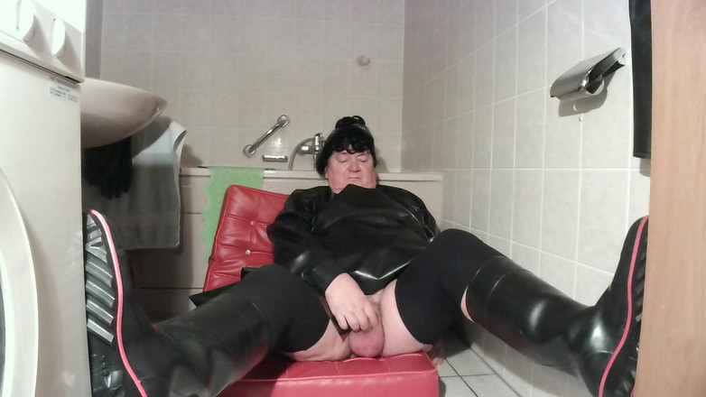 Linda Gumlin: Bizzarre 尿尿偷窃咒贝西，恋物艺术 作者：琳达·古姆林