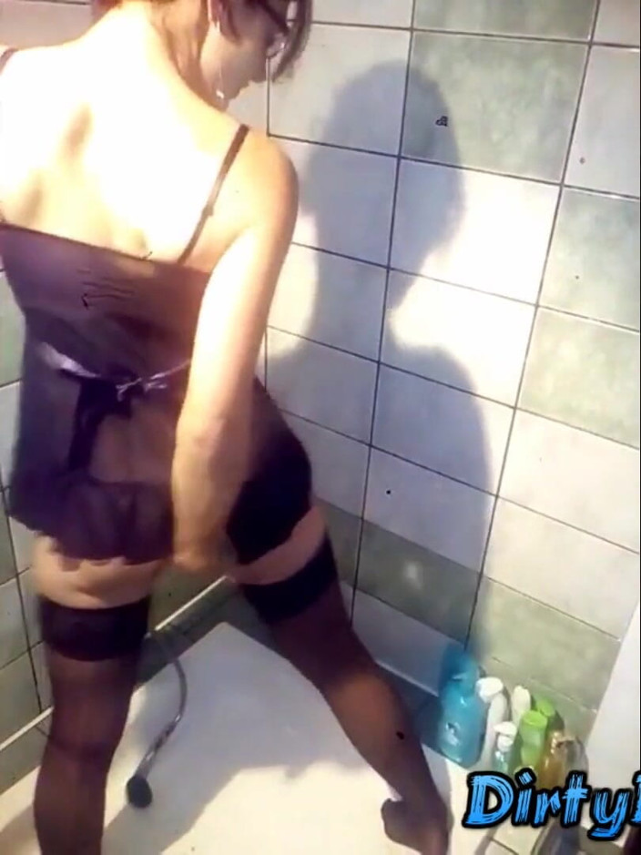 Dirty Brunette: Rough masturbation in the shower