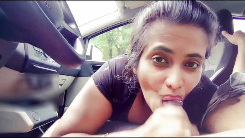 Your Arya: Vacker flickvän föreslogs av sin pojkvän genom att ge henne...