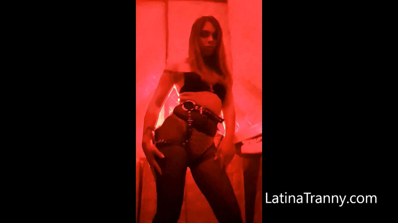 Nikki Montero: Zonder condoom seks pornoster tiener Tranny Alis bevredigt haar man...