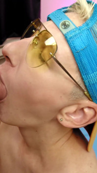 Boquete com gozada facial