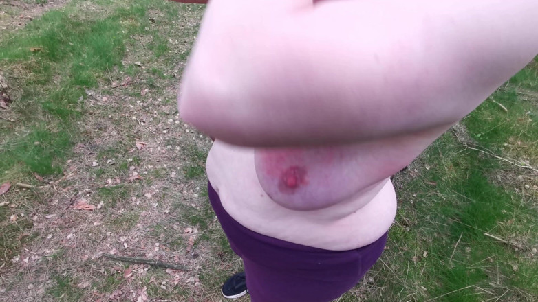 Bouncy Tits Action: Göğüslerini salla