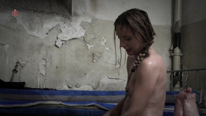 Inquisition and prison world: Il dissidente - Catfight in una fredda cella di prigione