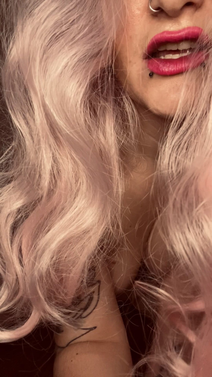 EeveeXo: Gordinha Eevee fode e implora por você