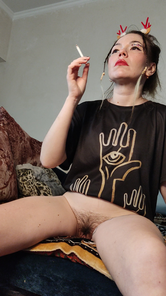 Blowjobs Alice: Nevlastní dcera kouří cigaretu pro svou vykouřenou kundičku