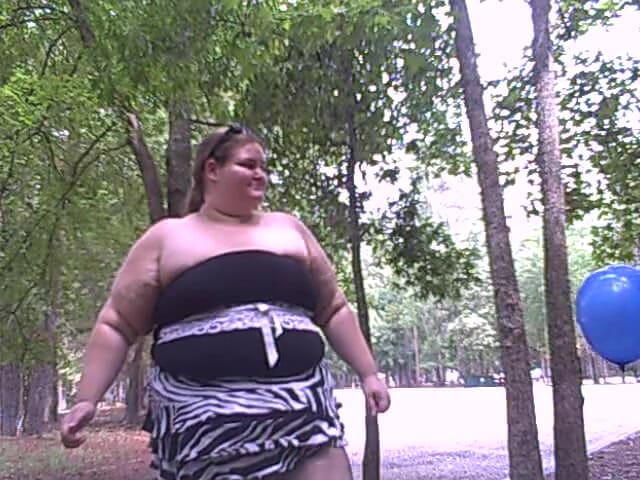 BBW nurse Vicki adventures with friends: Bbw outdoor balloon blow up and pop