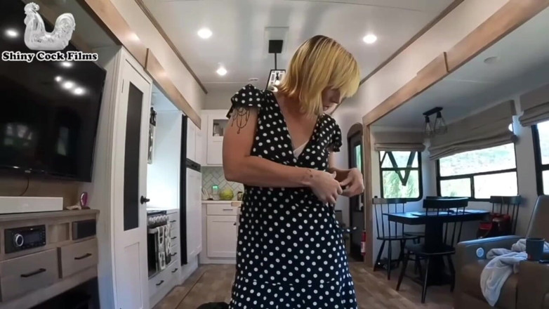 Jane Cane: Stepmom Knows How to Keep a Secret - Jane Cane, Shiny...