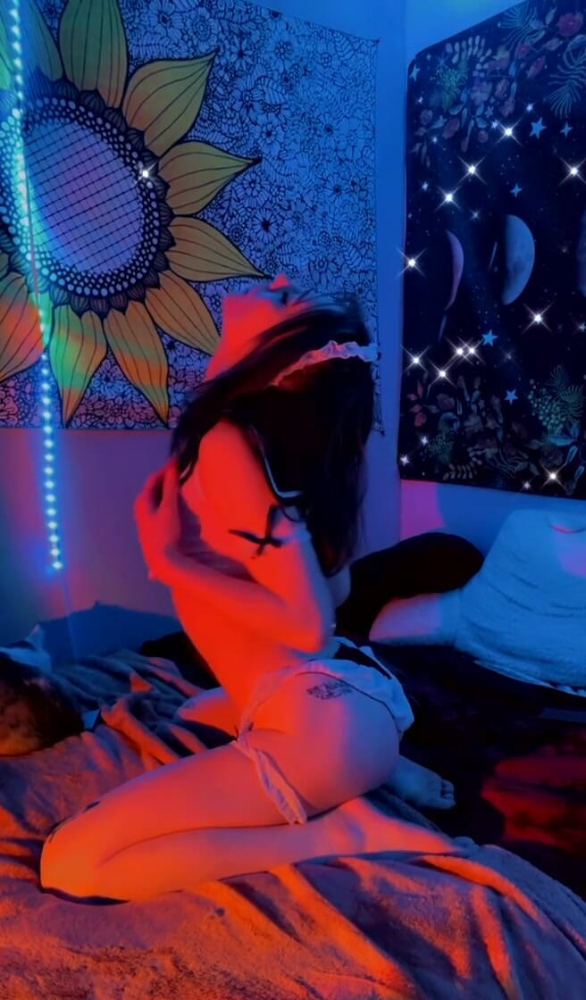 Kinkee Karma: Sunt o curvă, dar sunt bună curva ta. Răsfață-mă