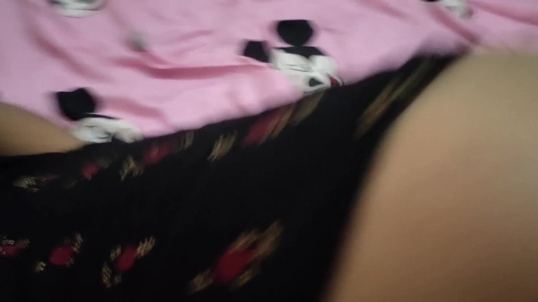 Desi Angel: 그를 따먹고 그의 발정난 을 빼앗는 대가로 의붓아빠를 설득해