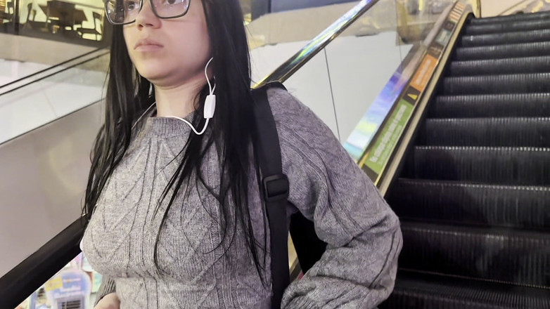 Crisanto999: 在商场遇到一个和他一起出去的粉丝，她在约会结束时变得太饥渴了，不能做事情