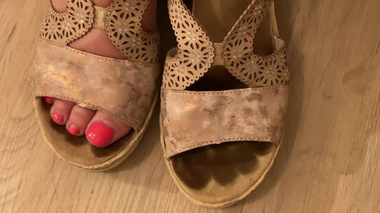 Mr MF: Bayan olgun ayaklar lbd ve çok kokmuş ayakkabılar