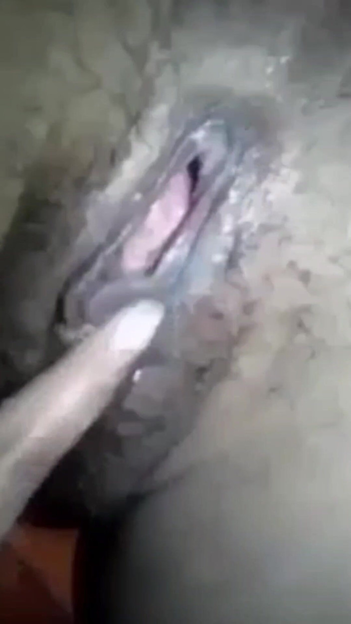 Puja viswash: Обнаженная девушка в желтом платье, видео