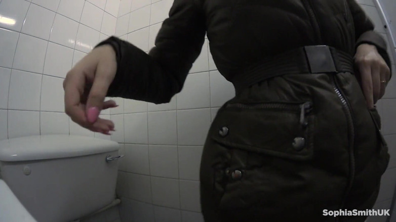 All Sexy Vids: Čůrání v šatnách