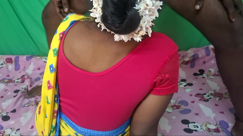 Delightrose: Dono da loja fode mulheres tamil