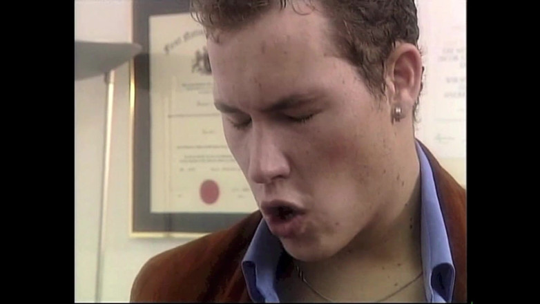 Inthe MILF room: 她在桌子上操我的秘书