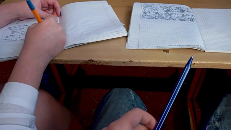 SweetAndFlow: A classmate sucked a dick under a desk in a...