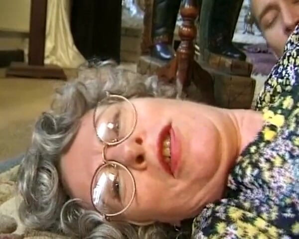 German amateur couples: Nenek Jerman ini diliputi mukanya dengan air mani
