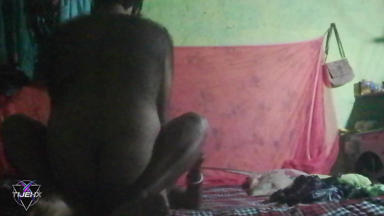 TijehX: Schöne Desi mollige bhabhi gefickt und von Devar genossen