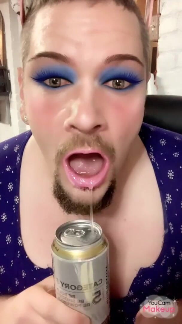 King Of Crossdress: Suck Objects