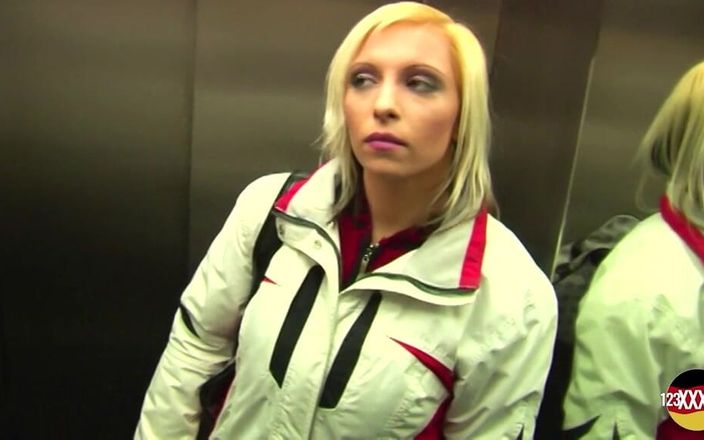123XXX - Fucked Amateurs in Germany!: Sexy loira puta da Alemanha recebe uma enorme carga em...