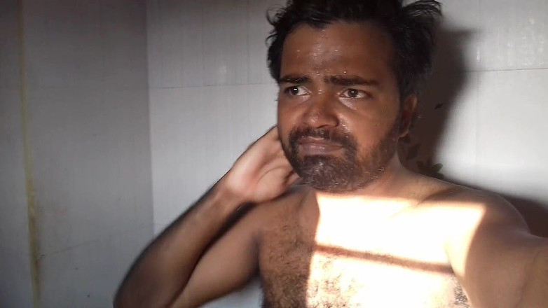 Mayanmandev: MayaMandev toont zwetend lichaam