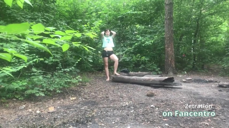 Zetration: Ela está dando prazer à buceta uma doce morena milf na...